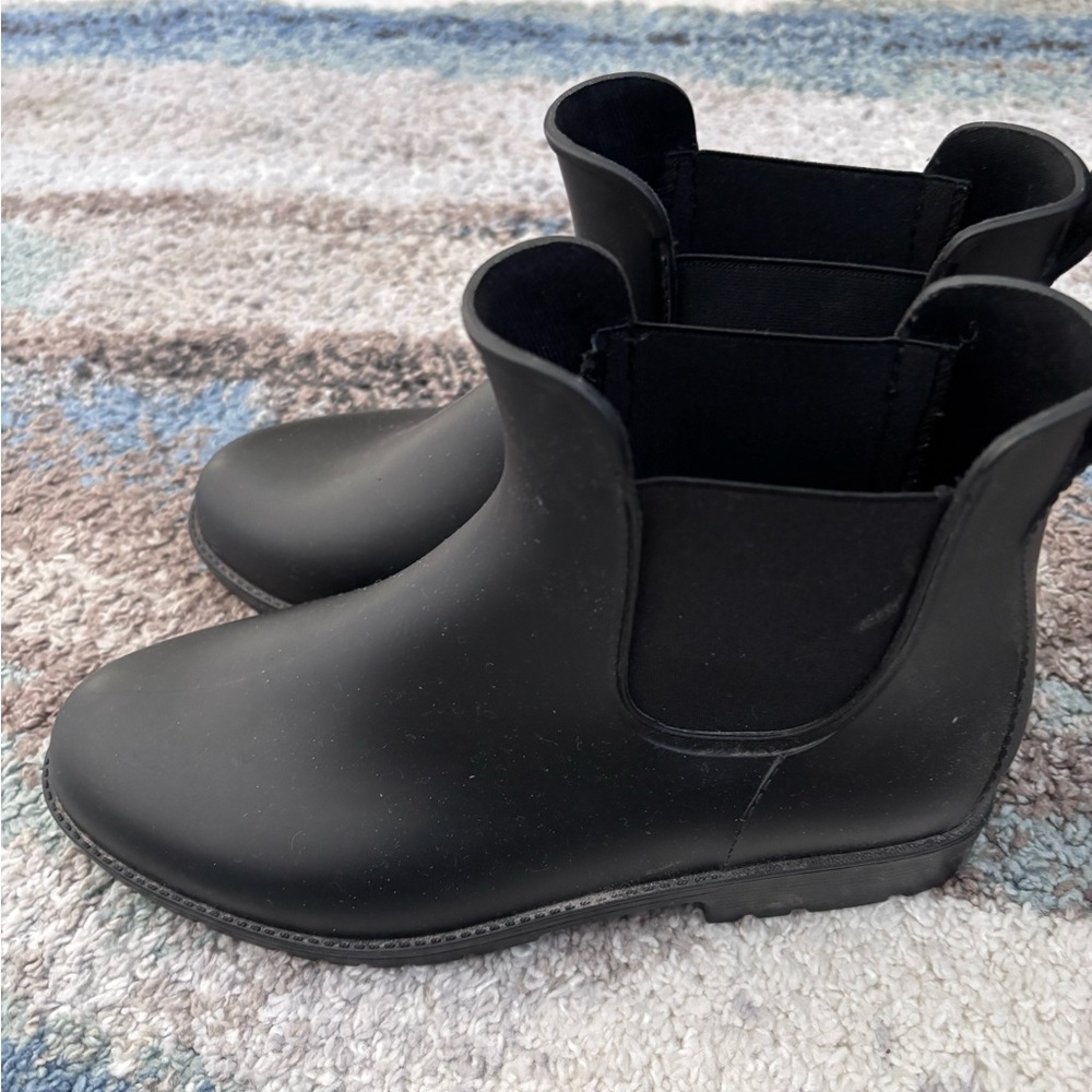 Women's Black Chelsea Ankle Booties - Sleek Rain-Friendly Design